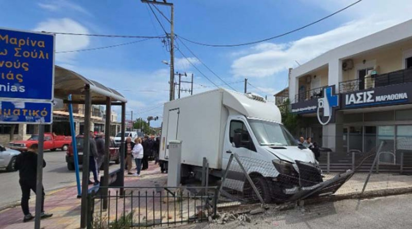 Σοκαρισμένος δηλώνει ο μαθητής που παρασύρθηκε από φορτηγό στον Μαραθώνα