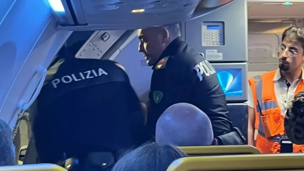 Πτήση από το Μάντσεστερ προς την Κέρκυρα σταμάτησε στη Μπολόνια λόγω δύο επιβατών – Τους πήραν σηκωτούς (vid)