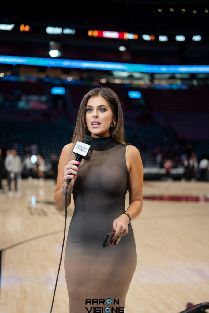 Crhistakis: Πως σχολίασε τα δημοσιεύματα στην Ελλάδα για την εμφάνισή της η  Ελληνοαμερικανίδα δημοσιογράφος