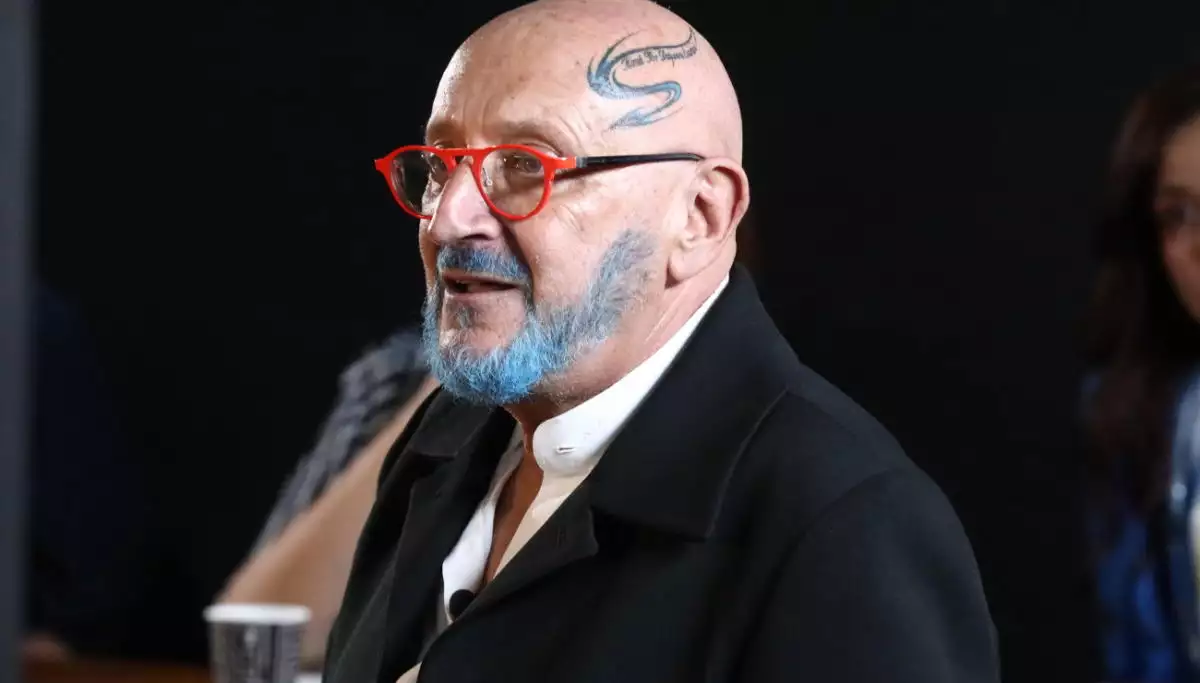 Δημήτρης Αρβανίτης για τον Βασίλη Μπισμπίκη: «Όλες στη σχολή ήθελαν να παίξουν ερωτική σκηνή μαζί του»