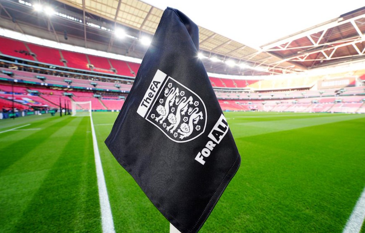 Αγγλία: Οι τρανς απαγορεύεται να παίζουν στα πρωταθλήματα ποδοσφαίρου γυναικών