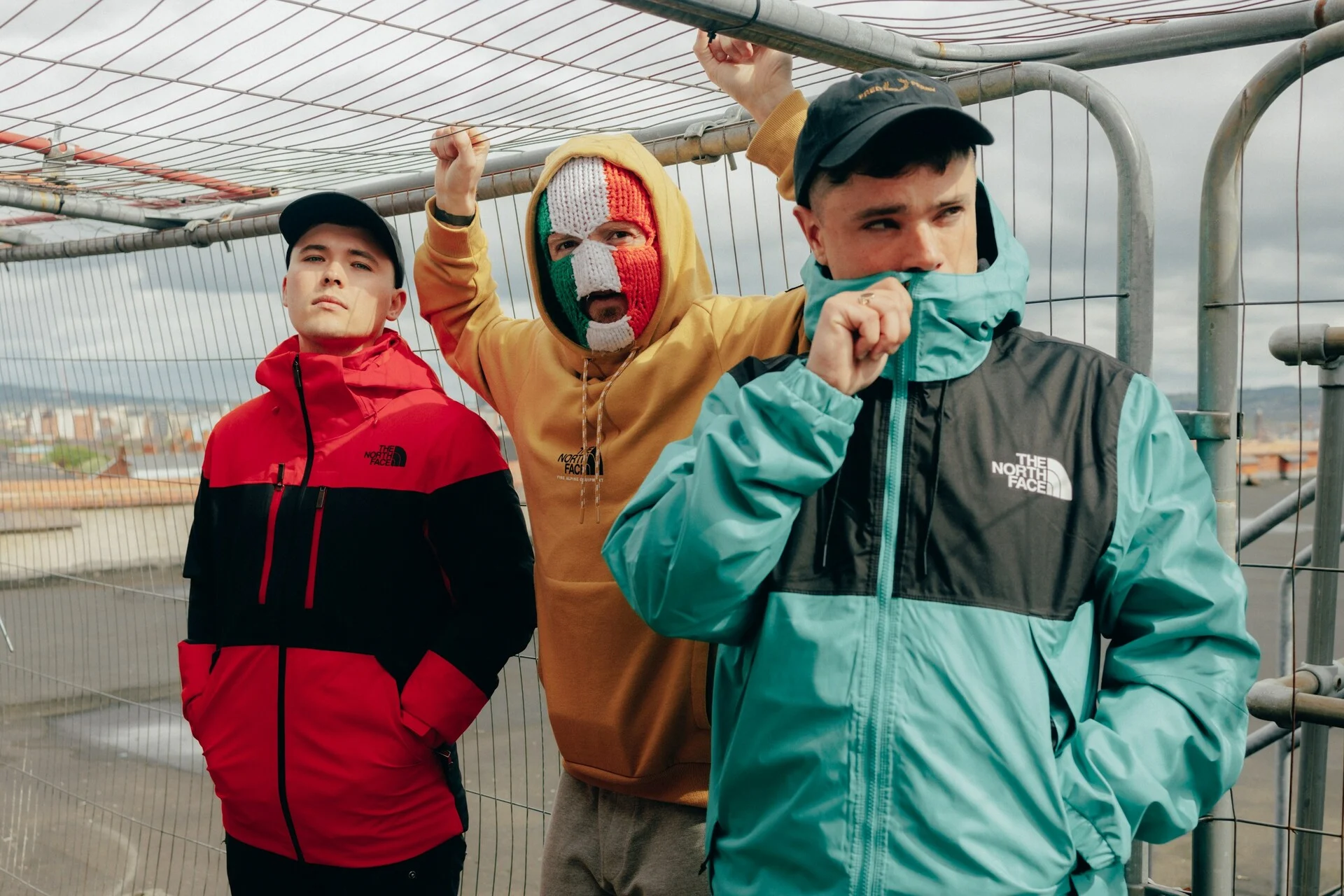 Βρετανία: H αντιτρομοκρατική ερευνά βίντεο του συγκροτήματος Kneecap – Κατηγορείται ότι υποστηρίζει τη Χαμάς