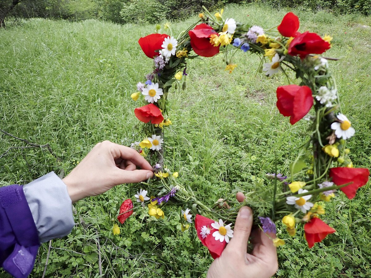Πρωτομαγιά: Τι συμβολίζει το μαγιάτικο στεφάνι – Πότε το καίμε