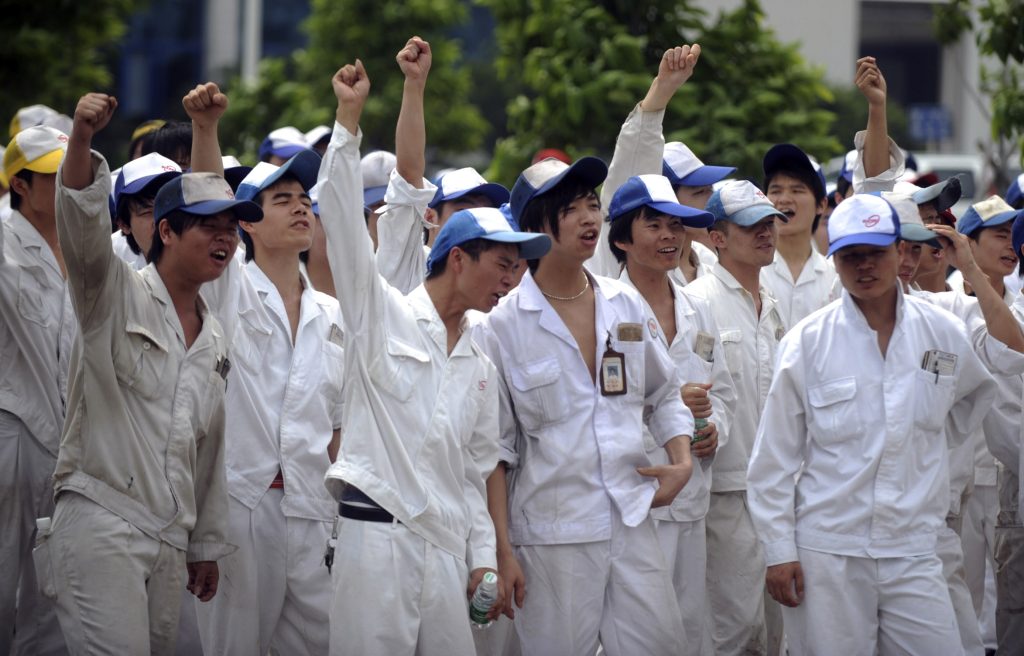 Κίνα: Αναφορές για εκτεταμένες ταραχές λόγω δασμών Τραμπ – Εκατομμύρια εργαζόμενοι κινδυνεύουν να μείνουν απλήρωτοι