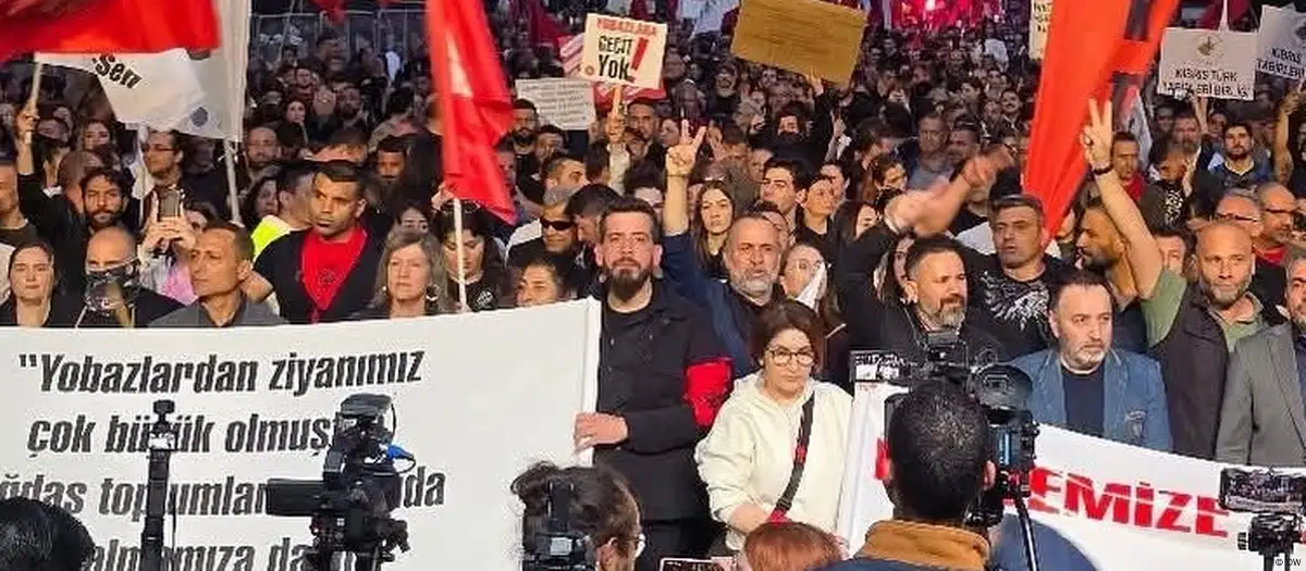 Κατεχόμενα: Διαδηλώσεις κατά της επιβολής της μαντίλας στα δημόσια λύκεια