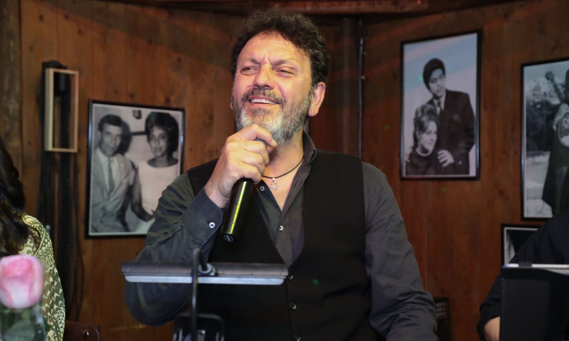 Σ.Αγγελόπουλος υπέρ της απόφασης της EBU για απαγόρευση «σημαιών» ΛΟΑΤΚΙ: «Δεν χωράει η προστυχιά στο τραγούδι»