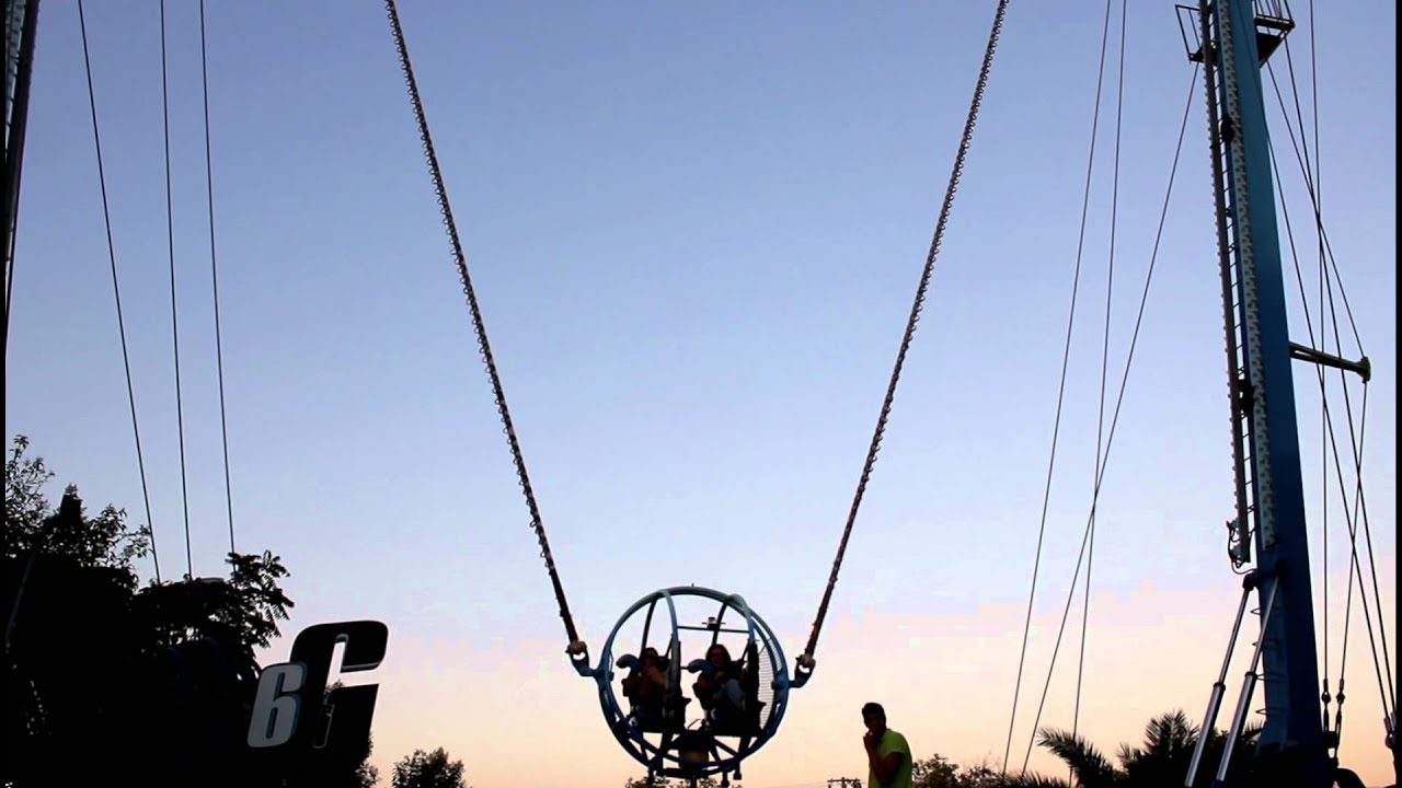 Βίντεο: Δύο κορίτσια μπήκαν στην… «σφεντόνα» στο λούνα παρκ και παραλίγο να βγουν «όλα έξω»!