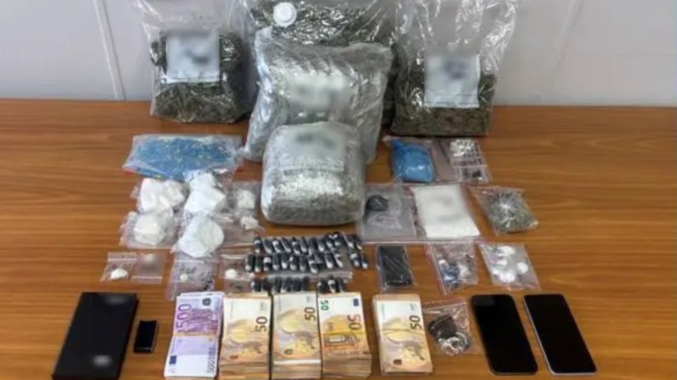 Συνελήφθη 30χρονος στην Αθήνα: Eίχε αποσπάσει τεράστια χρηματικά ποσά πουλώντας κάνναβη (βίντεο – φωτο)