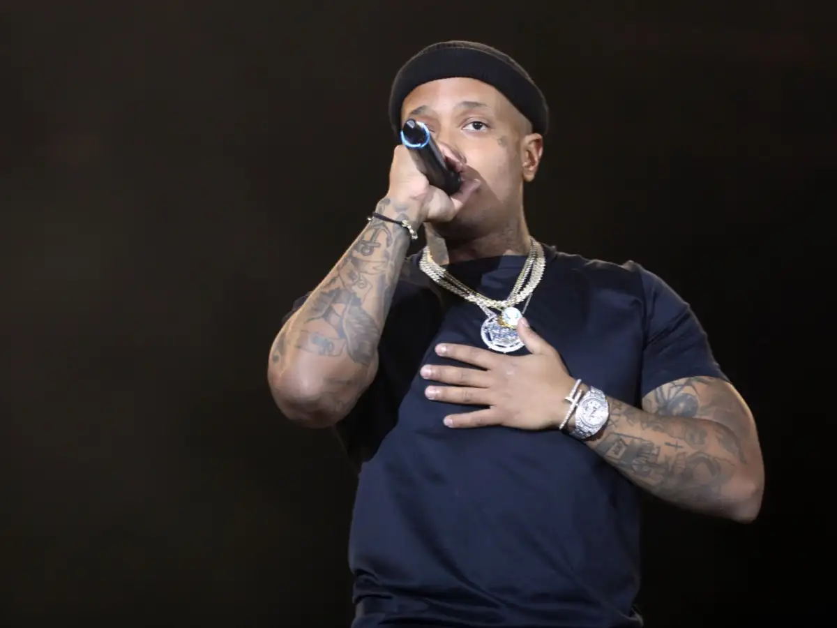 Ο πρόεδρος της Ε.Σ.Α.μεΑ ξεσπά για το νέο τραγούδι του Light: «Είναι οχετός – Να παρέμβει εισαγγελέας»