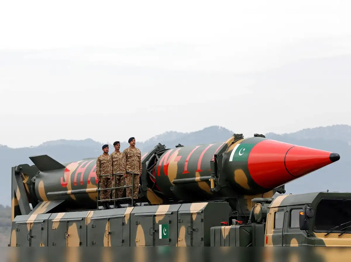 O πακιστανικός Στρατός πραγματοποίησε δοκιμαστική εκτόξευση πυραύλων εδάφους-εδάφους