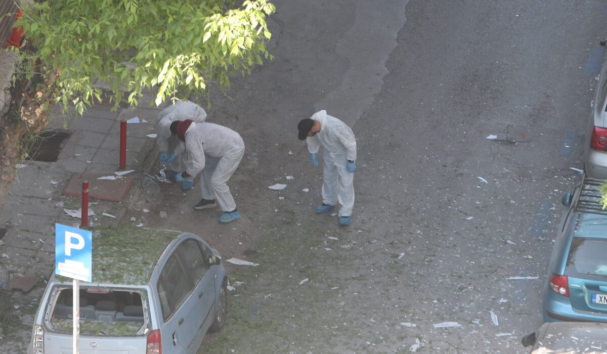 Θεσσαλονίκη: Εκρηκτικά και πυροκροτητές εντοπίστηκαν στο σπίτι της 39χρονης που σκοτώθηκε στην έκρηξη