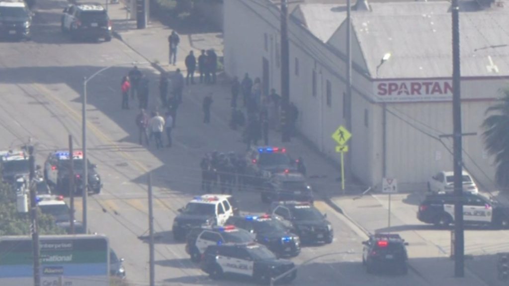 Λος Άντζελες: Ένοπλος πυροβόλησε και τραυμάτισε σοβαρά δύο γυναίκες σε κολέγιο της περιοχής – Δείτε βίντεο