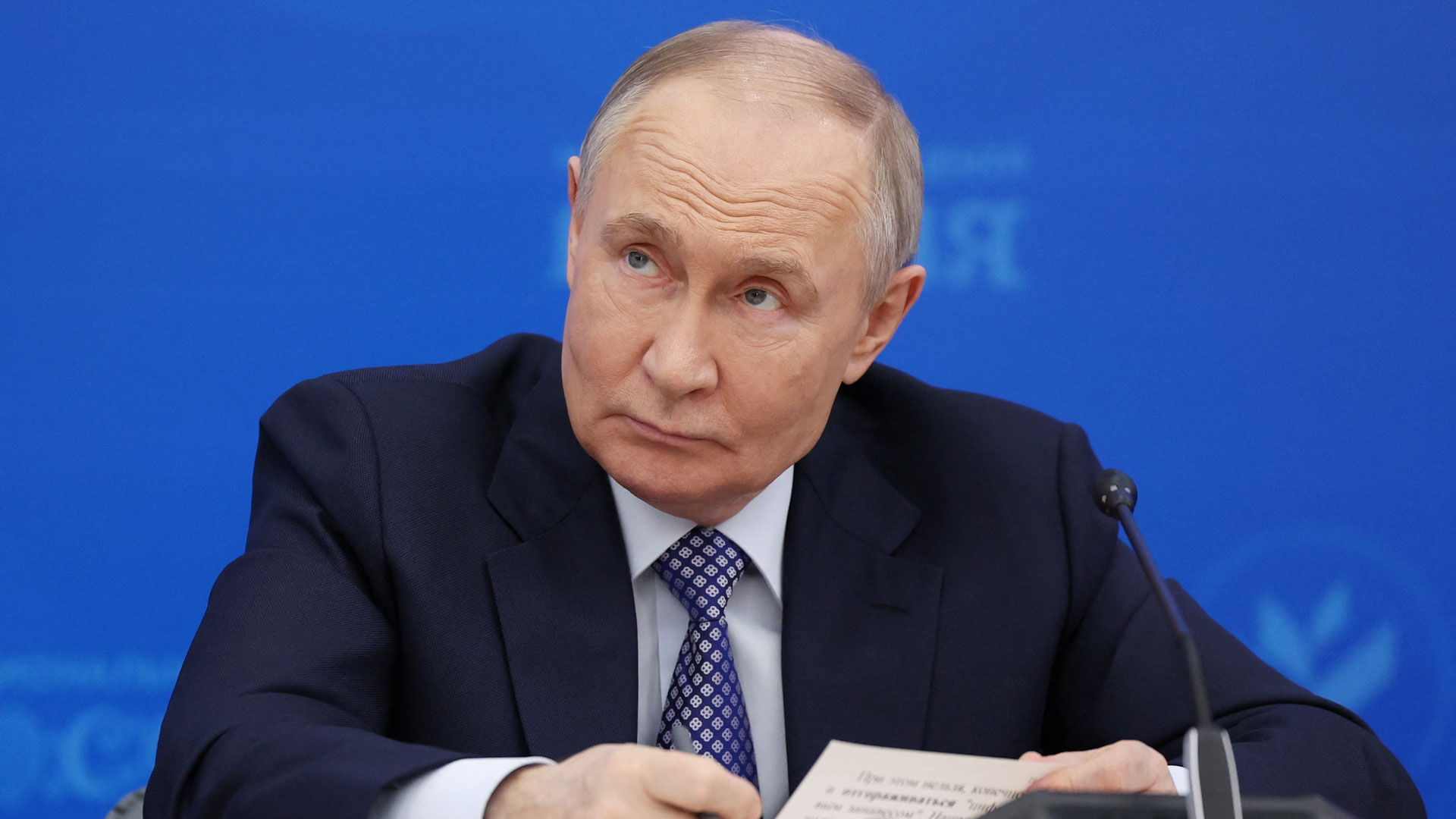 Β.Πούτιν: «Μου έρχεται να χώσω μια μπουνιά σε μερικούς αλλά κρατιέμαι»