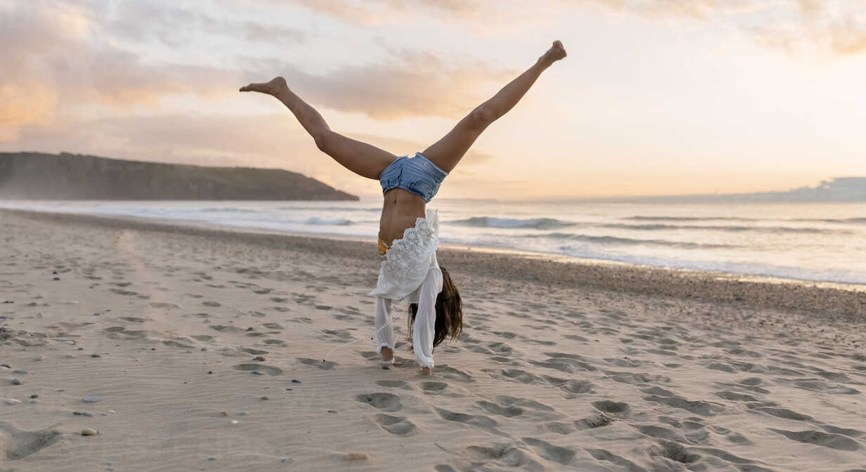 Γυναίκα 19 ετών έχασε την όρασή της μετά από 13 «ρόδες» στην παραλία