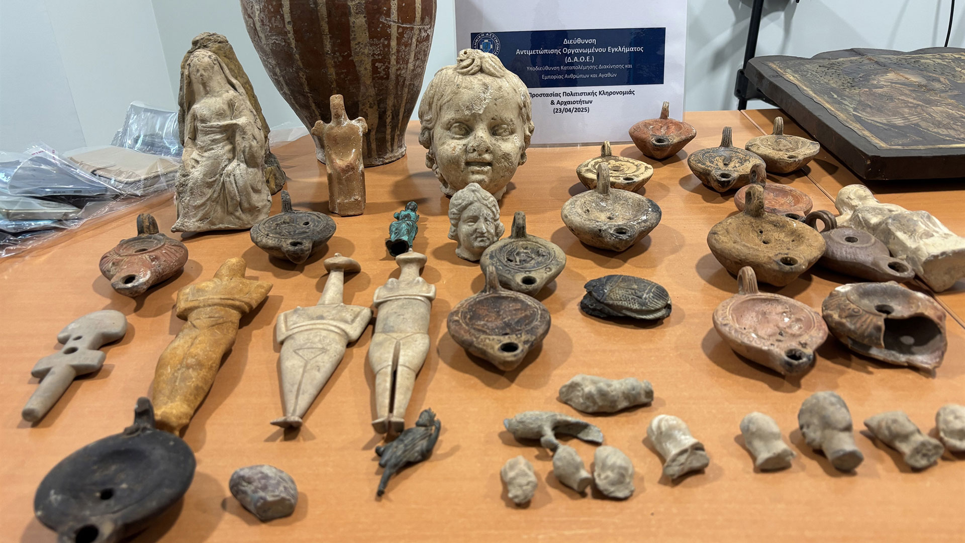 Κύκλωμα αρχαιοκαπηλίας στο Ηράκλειο: Ελεύθεροι με περιοριστικούς όρους οι 6 συλληφθέντες