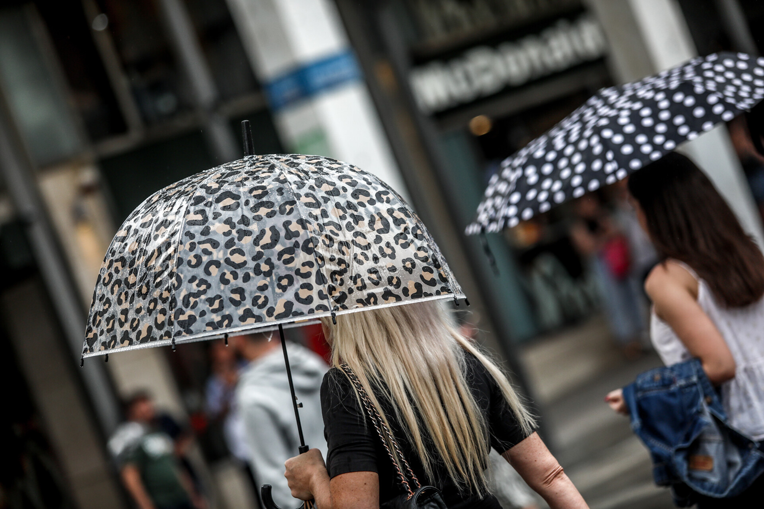 Ο καιρός σήμερα: Τοπικές βροχές και υψηλές θερμοκρασίες – Η πρόγνωση της ΕΜΥ για όλη τη χώρα