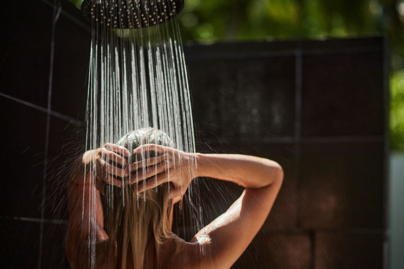 Ειδικοί αποκαλύπτουν: Τι σημαίνει να κάνεις πάντα ντους το πρωί