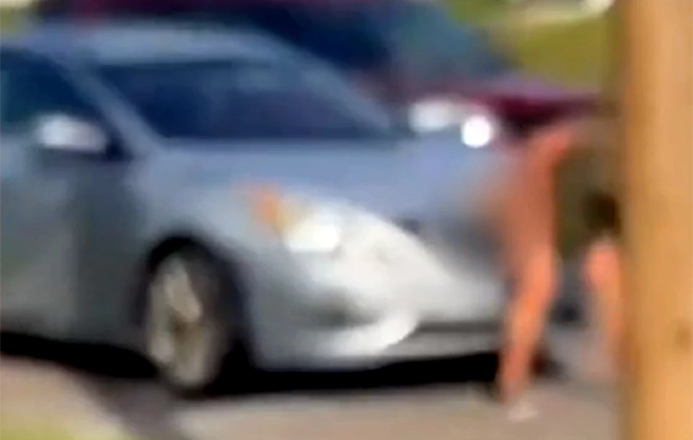 Πενσιλβάνια: Γυναίκα τσακώθηκε με άλλο οδηγό και αφόδευσε επάνω στο καπό του αυτοκινήτου του (βίντεο) 