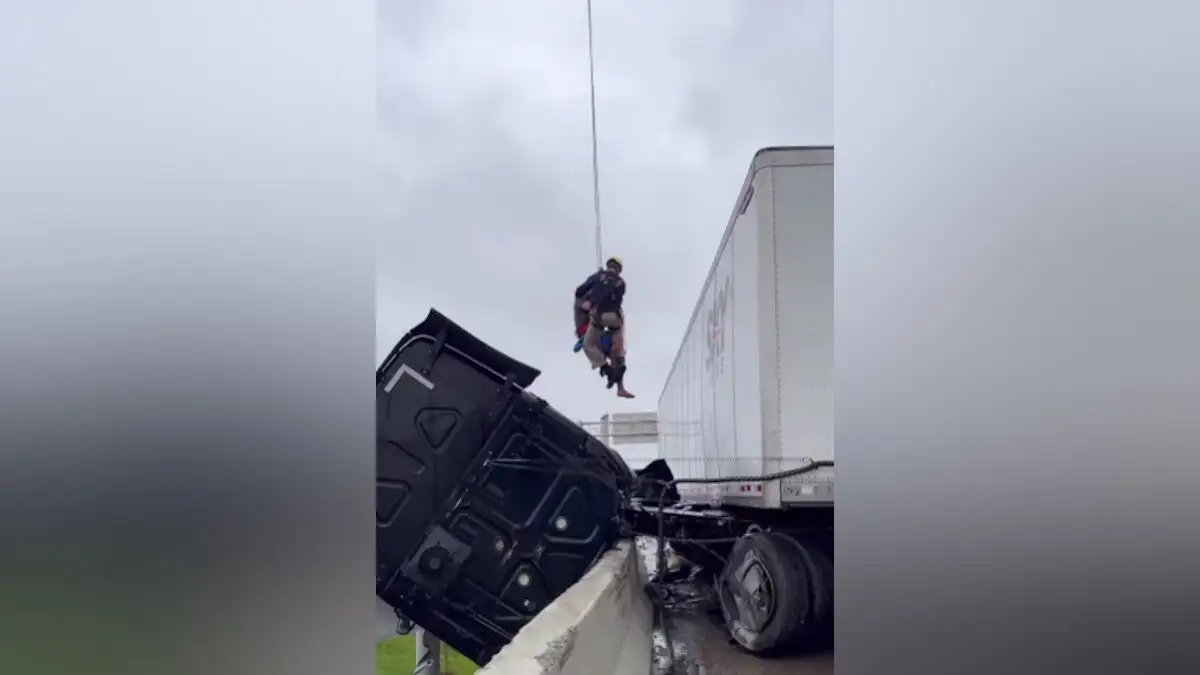 Βίντεο: Διάσωση οδηγού νταλίκας που κρεμόταν στο κενό στις ΗΠΑ – «Δεν θέλω να πεθάνω»