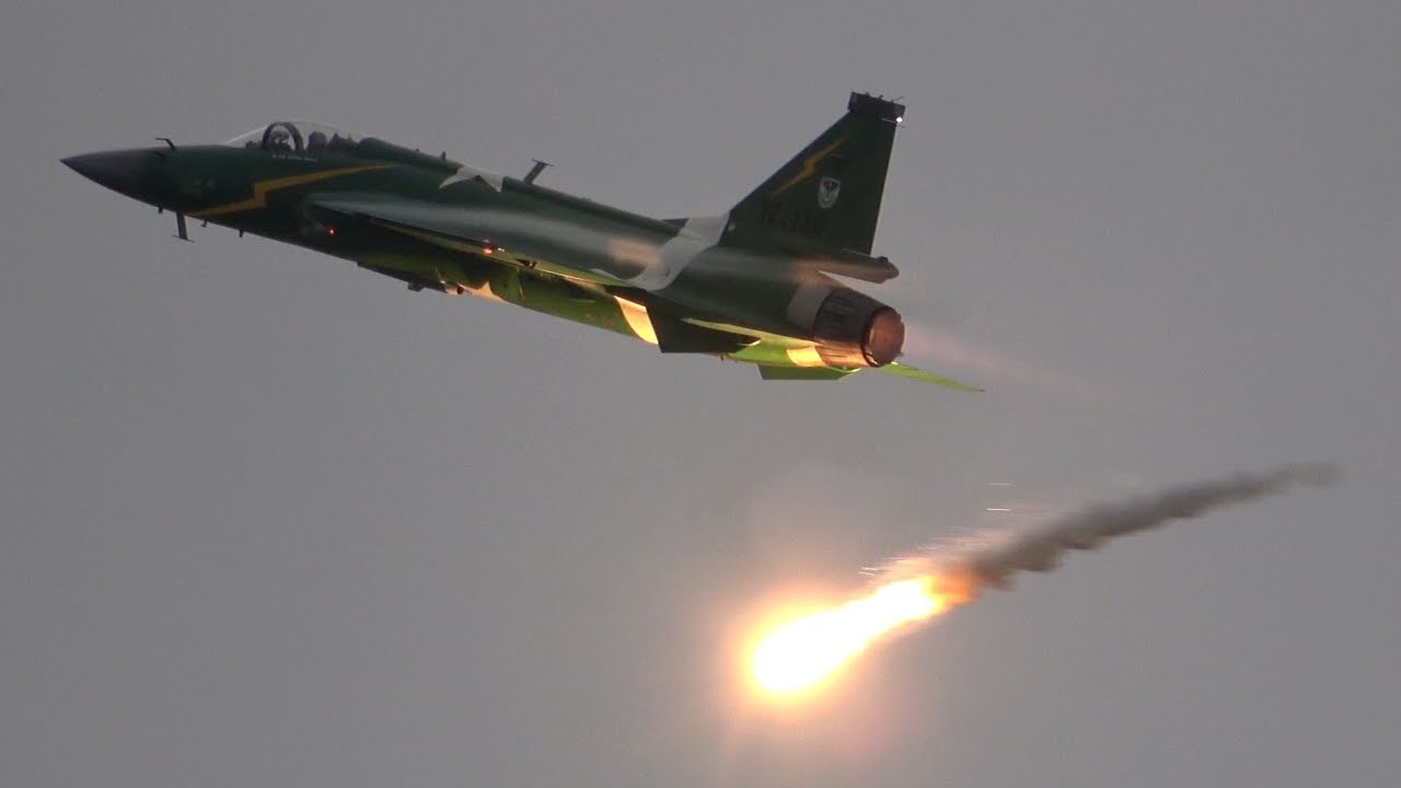 Βομβαρδίστηκε ινδική αεροπορική βάση στο Κασμίρ – Κλιμακώνεται η σύγκρουση