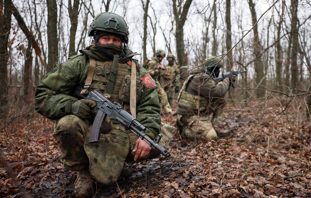 Με μια χειροβομβίδα, οι Ρώσοι VDV βάζουν τέλος σε μια σφοδρή μάχη και γλυτώνουν από την παγίδα Ουκρανών (βίντεο)
