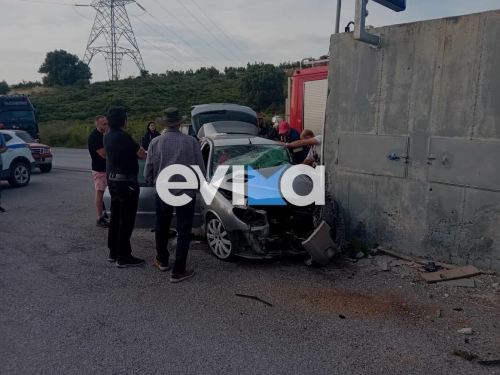 Οδηγός στην Εύβοια «κάρφωσε» το αυτοκίνητό του σε κολώνα: Διακομίστηκε εκτάκτως στο νοσοκομείο – Δείτε φωτογραφίες