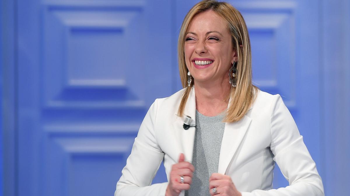 Ιταλία: Για ράφτινγκ με υπουργούς και συνεργάτες της η Τ.Μελόνι – Δείτε εικόνες