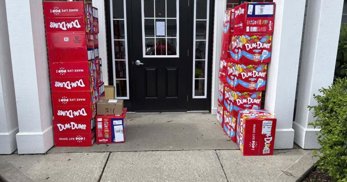 ΗΠΑ: 8χρονος πήρε το κινητό της μητέρας του και αγόρασε… 70.000 γλειφιτζούρια για τους φίλους του (φώτο)