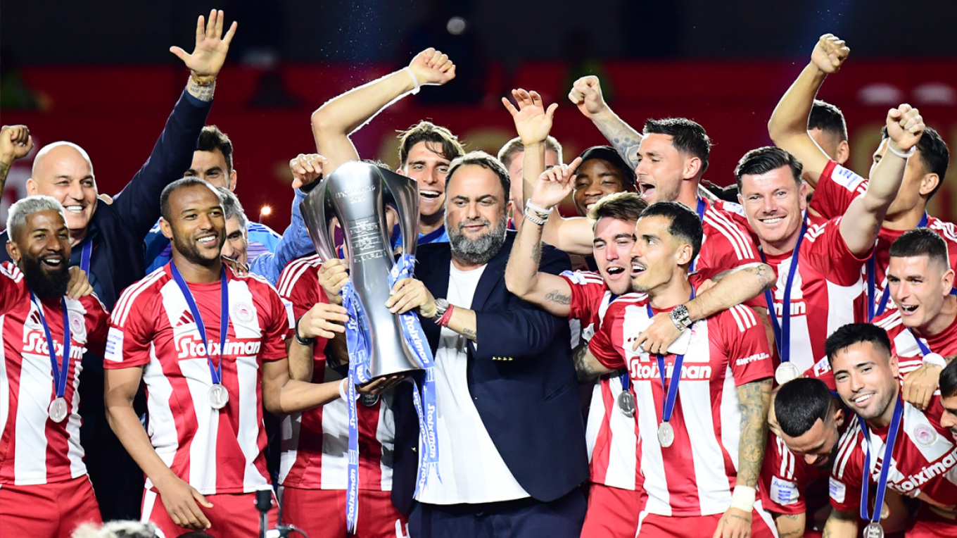 Οι πανηγυρισμοί και το δείπνο του Ολυμπιακού μετά τη φιέστα στο πρωτάθλημα (βίντεο)