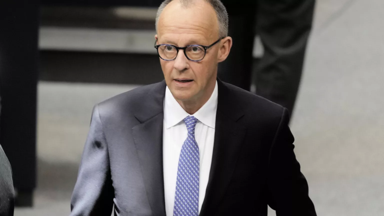 Ο Φ.Μερτς αναστέλλει την συνθήκη του Δουβλίνου για το μεταναστευτικό: Θα ακυρώνει αιτήσεις ασύλου