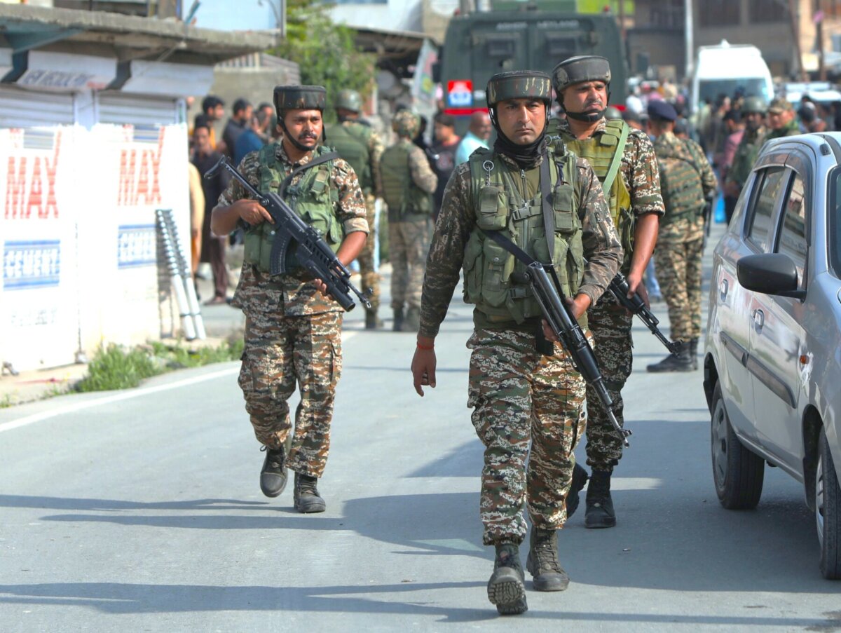 Πρωθυπουργός Πακιστάν: «Δεσμευόμαστε πώς θα εκδικηθούμε κάθε ρανίδα αίματος αυτών των μαρτύρων»