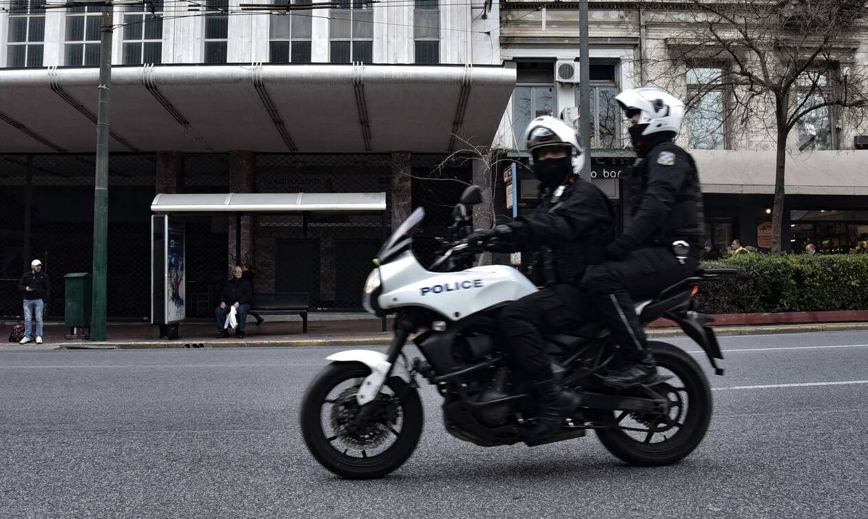 Καταδίωξη στην Κερατέα – 18χρονος εμβόλισε μηχανή της ΔΙΑΣ και συνελήφθη