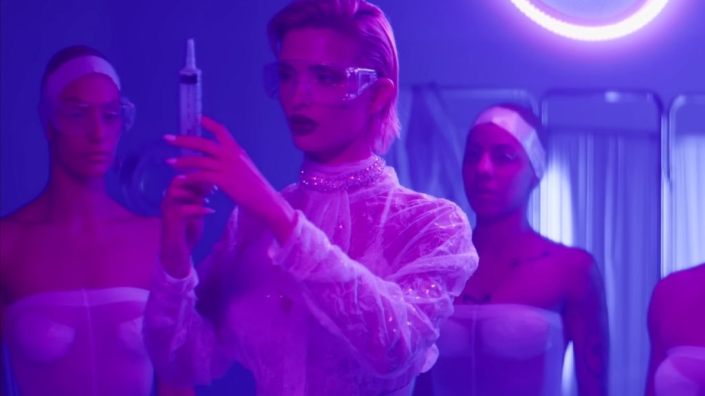 Η Κατερίνα Λιόλιου υποδύεται τη γιατρό στο νέο της τραγούδι – Δείτε βίντεο