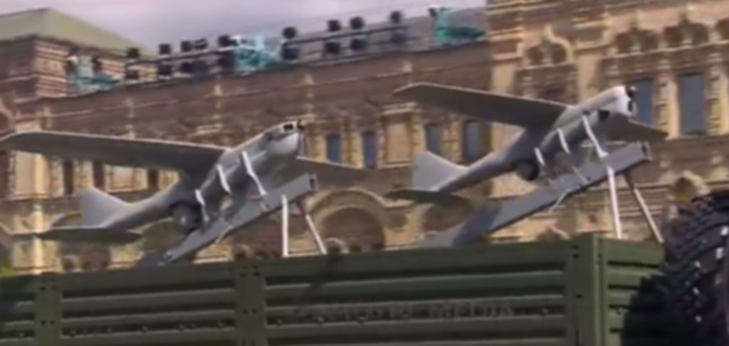 Για πρώτη φορά drones συμμετείχαν στη στρατιωτική παρέλαση της Ρωσίας για την Ημέρα της Νίκης (βίντεο)