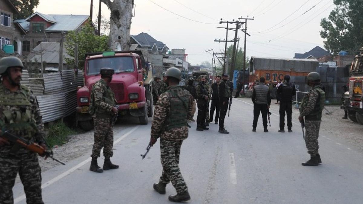 Νέοι βομβαρδισμοί μεταξύ Ινδίας και Πακιστάν κατά τη διάρκεια της νύχτας: Τουλάχιστον 36 νεκροί