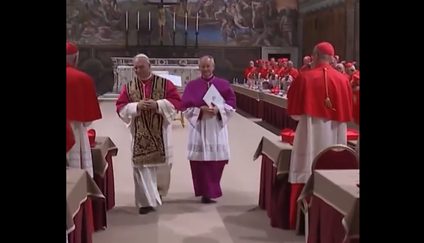 Πάπας Λέων ΙΔ’: Στη δημοσιότητα οι πρώτες εικόνες εντός της Καπέλα Σιστίνα μετά την εκλογή του (βίντεο)