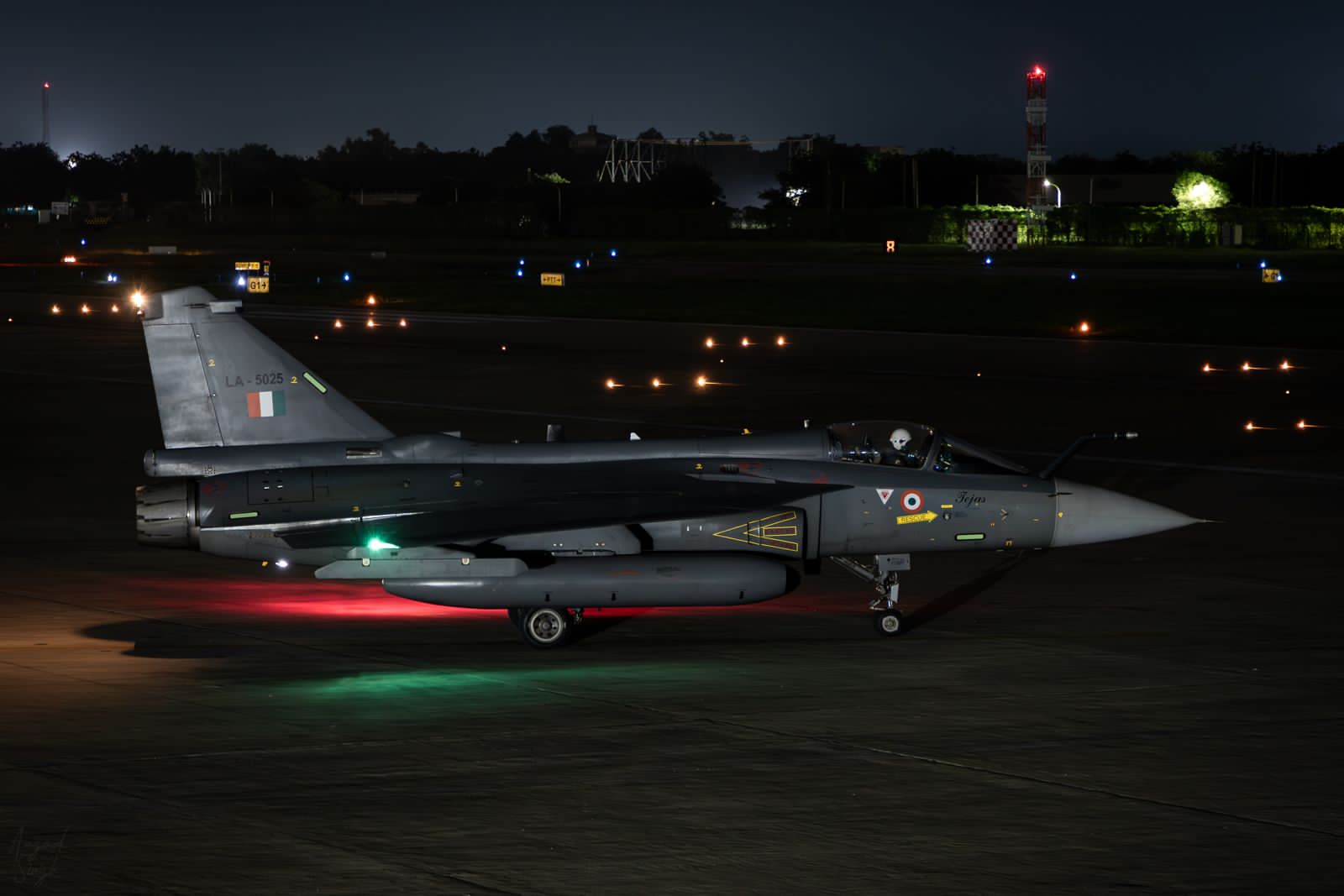 Ινδικά μαχητικά αεροσκάφη εξαπέλυσαν πυραύλους εναντίον πακιστανικών αεροπορικών βάσεων (βίντεο)