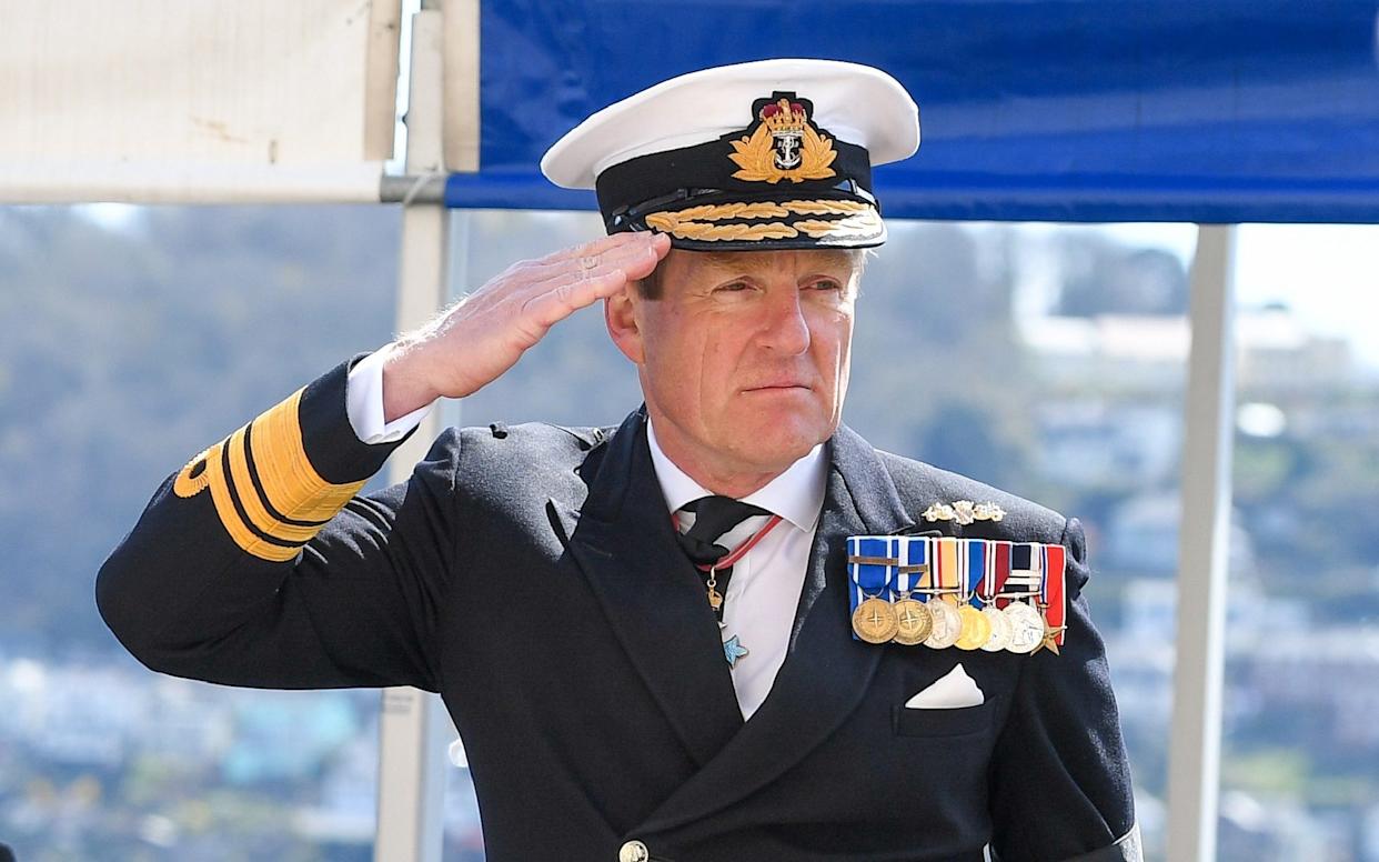 Μπεν Κι: Παραιτήθηκε ο Αρχηγός του βρετανικού Βασιλικού Ναυτικού – Αποκαλύφθηκε ερωτική του σχέση με αξιωματικό