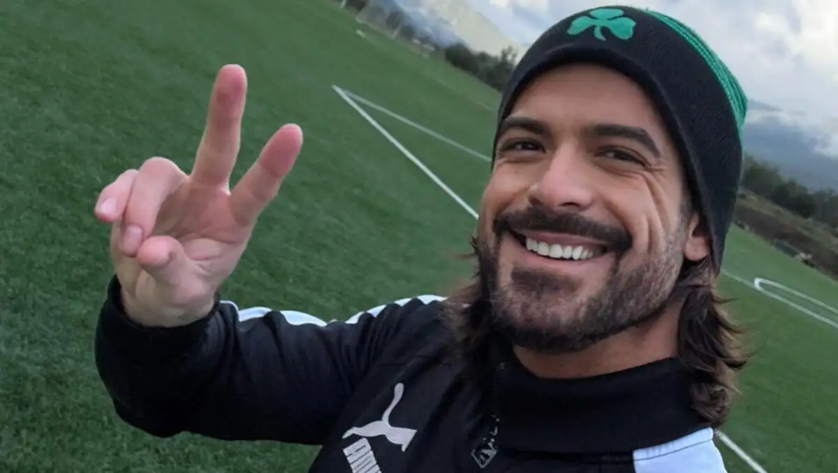 Άρης Μουγκοπέτρος: «Επιστρέφω και πάλι στην οικογένειά μου – Να πάρω αγκαλιά τις κορούλες μου» (βίντεο)