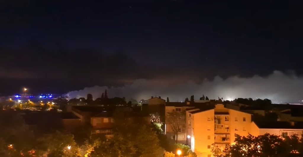 Τοξικό νέφος «σκέπασε» τον ουρανό της Καταλονίας: Οι Αρχές καλούν τους κατοίκους να μείνουν στα σπίτια τους (vids)