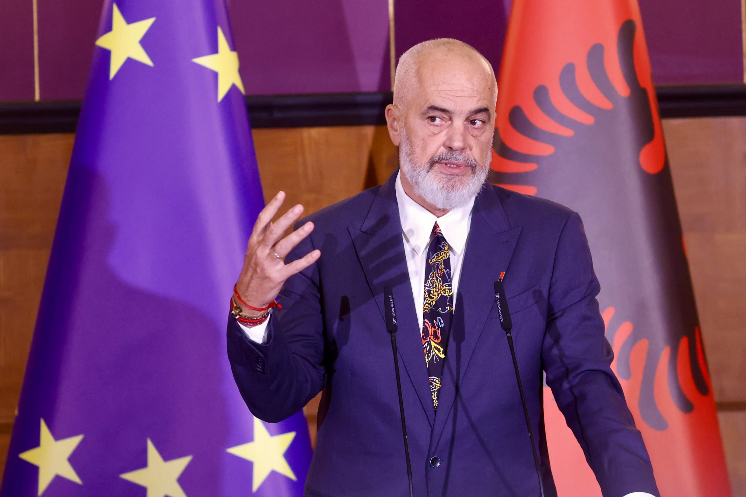 Σήμερα οι βουλευτικές εκλογές στην Αλβανία: Ο Ε.Ράμα διεκδικεί τέταρτη θητεία