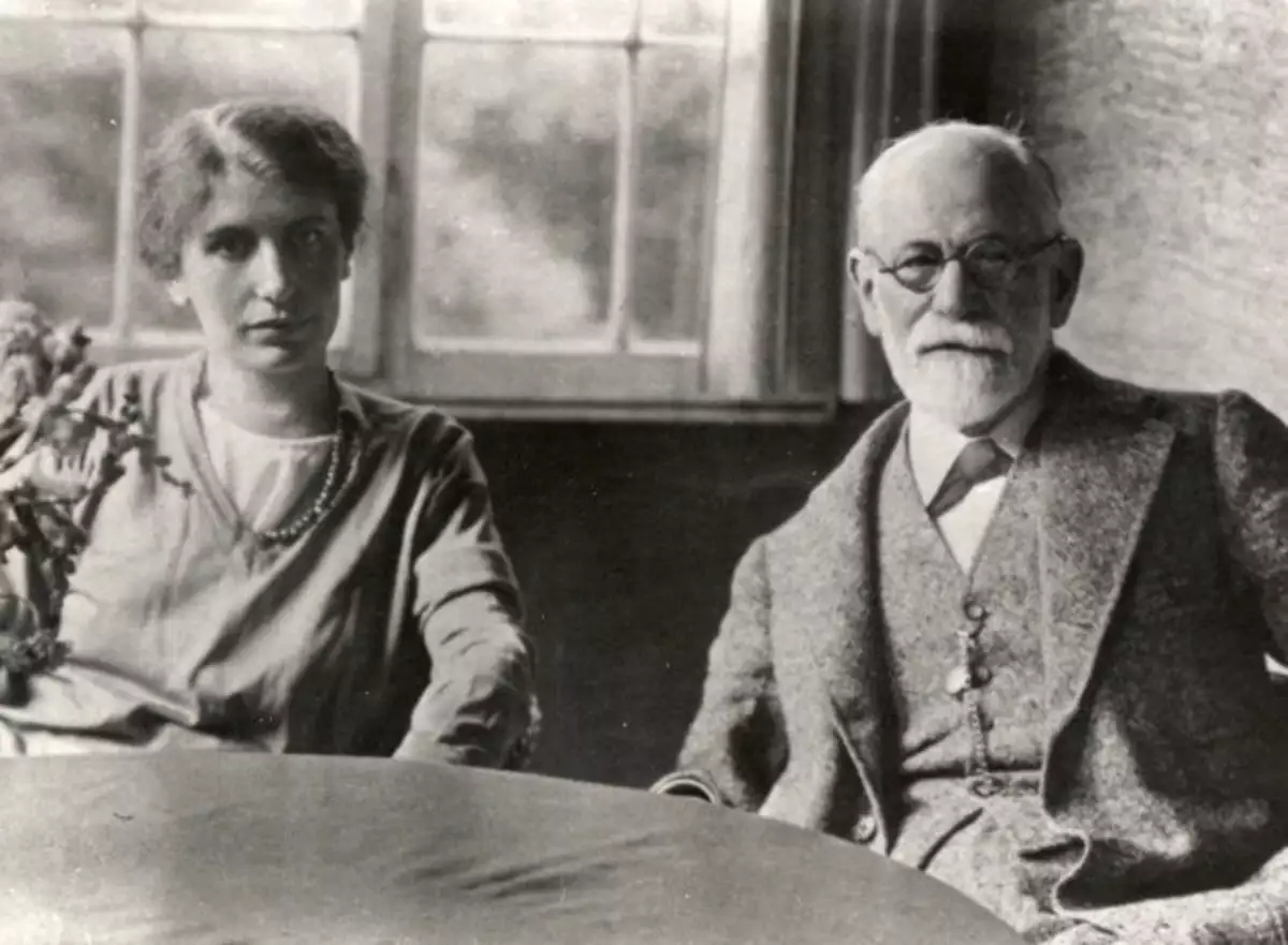 Ψάχνουμε τους γονείς μας στους συντρόφους μας; – Η θεωρία του Σ.Φρόιντ