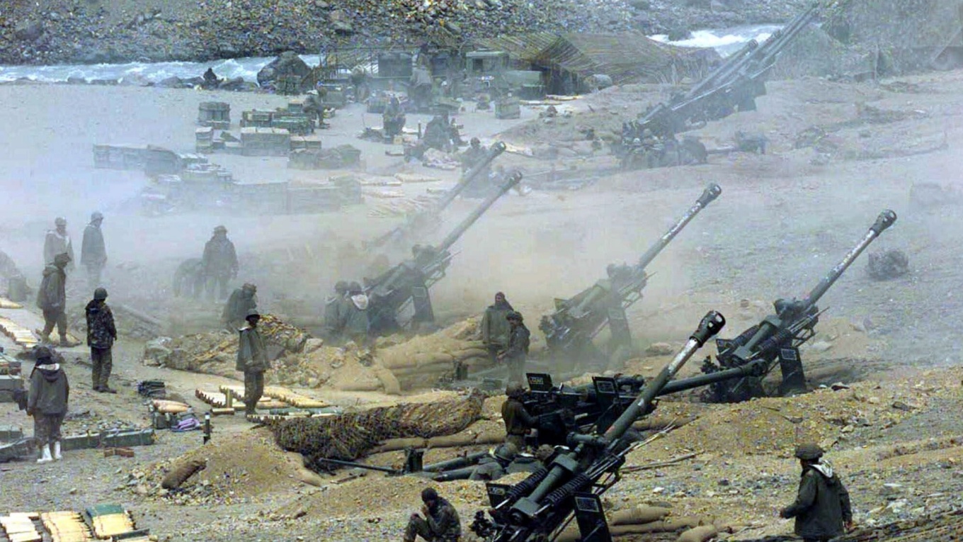 Ινδία-Πακιστάν: Εκεχειρία σε εφαρμογή αλλά συνεχείς οι αψιμαχίες πυροβολικού