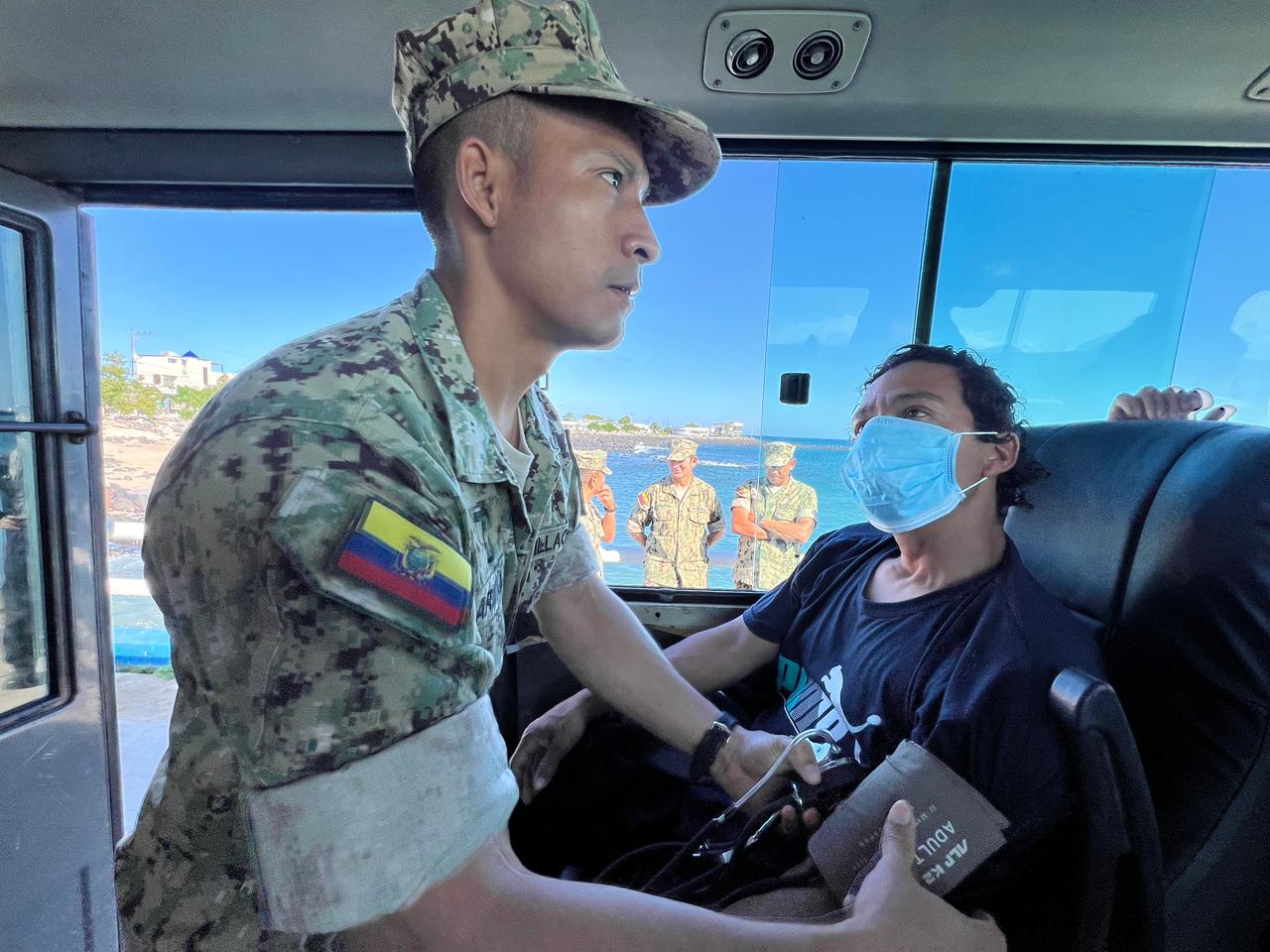 Διασώθηκαν πέντε ψαράδες που επιβίωσαν δύο μήνες σε ανοιχτό πέλαγος στον Ειρηνικό (φωτο)