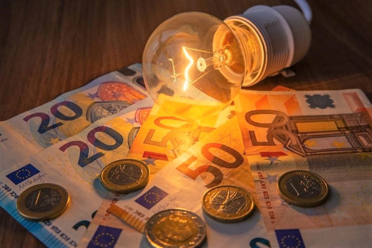 Αύριο ξεκινούν οι αιτήσεις των επιχειρήσεων για την επιδότηση ρεύματος – Ποιες οι τρεις κατηγορίες