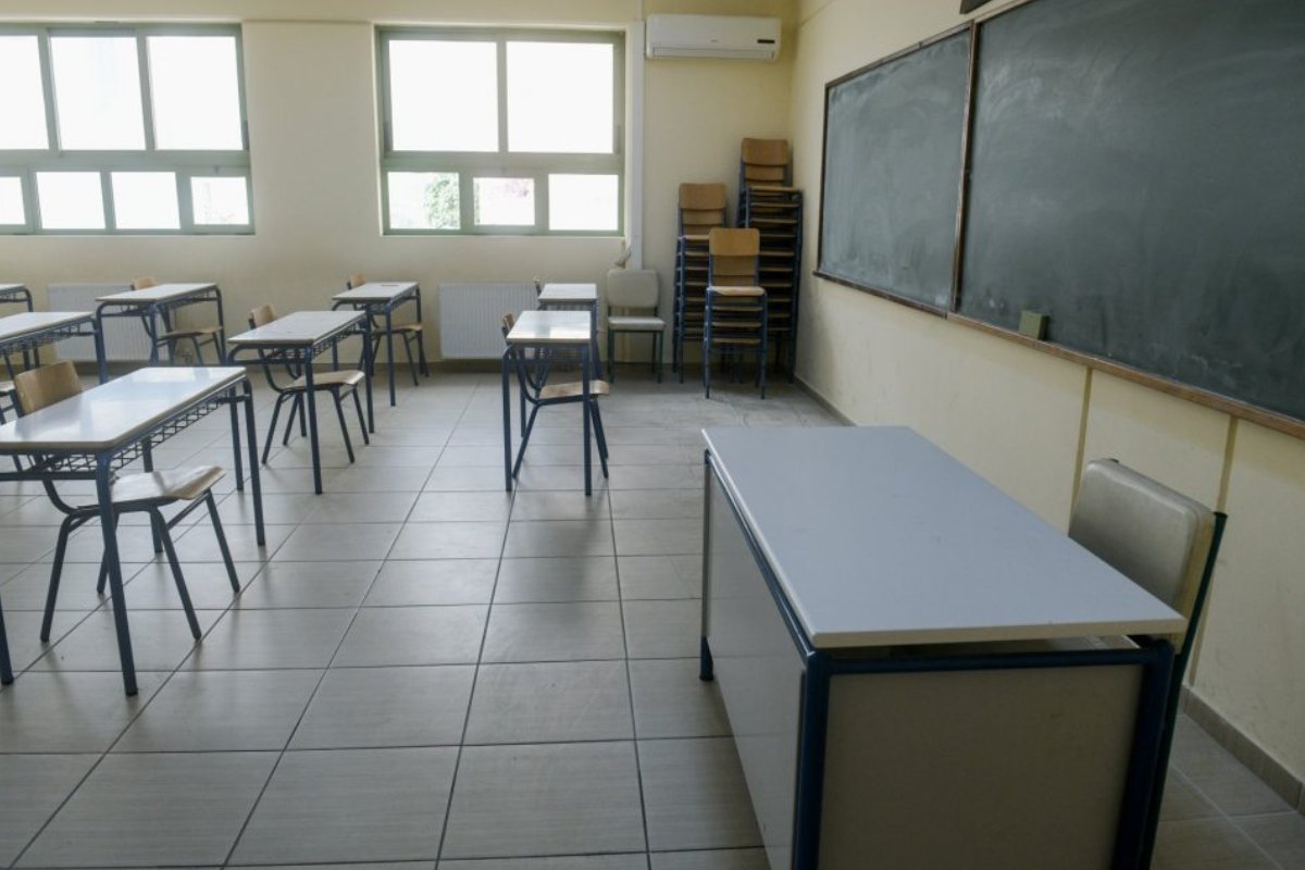 Αχαΐα: Καθηγητές ξέχασαν σε κατάστημα εστίασης δύο μαθήτριες που ταξίδευαν με λεωφορείο για Θεσσαλονίκη