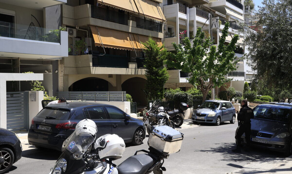 Δολοφονία στη Νέα Σμύρνη: «Ήταν επικίνδυνος ο 45χρονος» λένε γείτονες – «Ο γέρος έπινε»