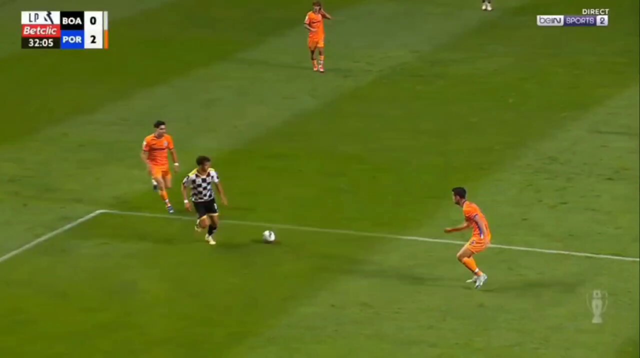 Το πιο παράξενο πέναλτι στο Μποαβίστα-Πόρτο: Η φάση που έγινε viral (βίντεο)