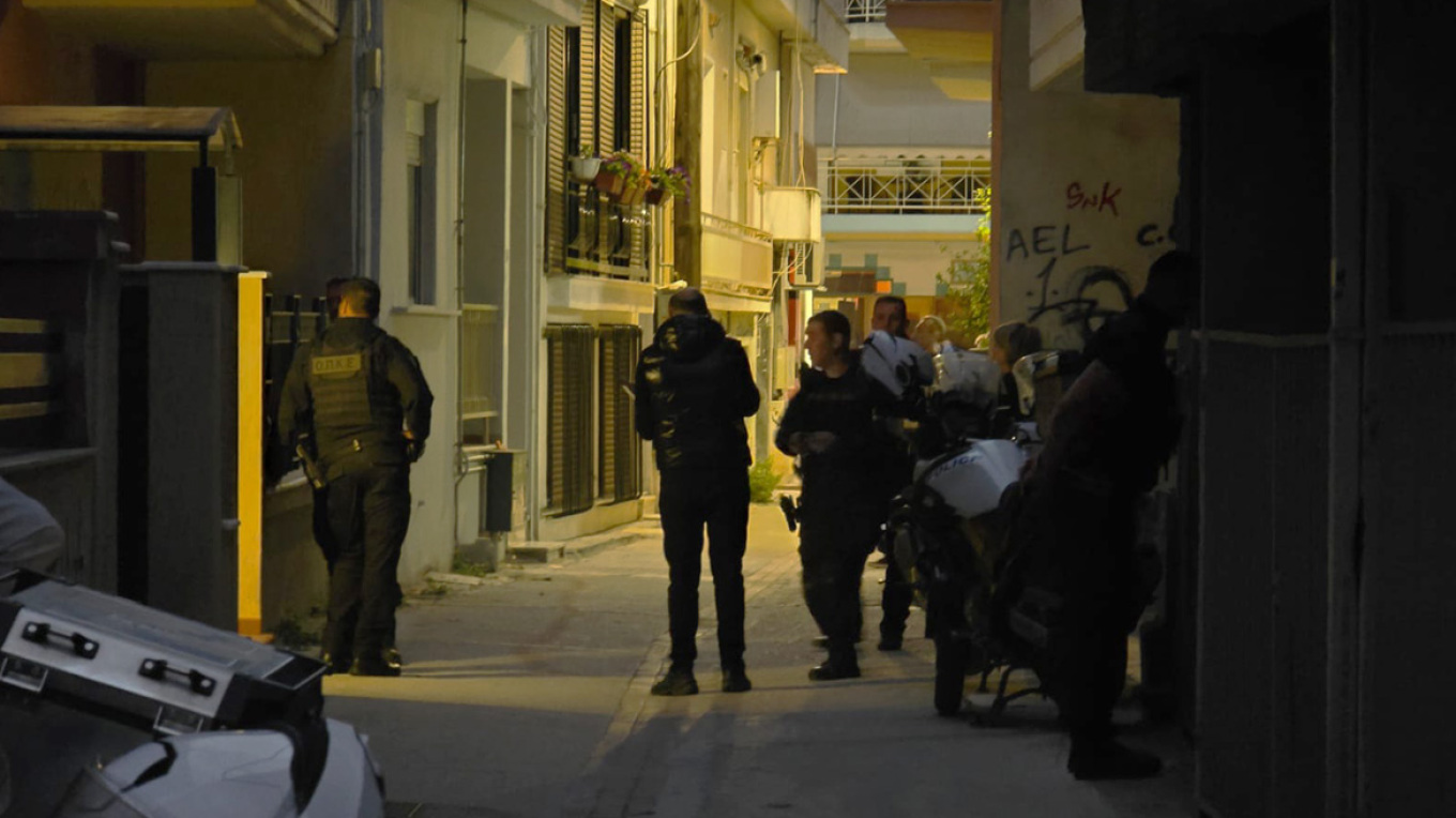 Δολοφονία 52χρονης στη Λάρισα: «Ακούσαμε μια φορά βοήθεια και μετά δεν το ξανακούσαμε» λένε γείτονες της γυναίκας
