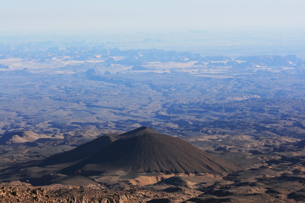 Σαχάρα: Δείτε πώς φαίνεται από το διάστημα το ηφαίστειο «Emi Koussi» – Τα αρχαία «σημάδια» που είναι ορατά